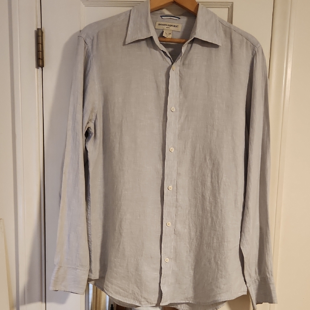 Banana Republic Men's Casual Light Bkue Button Down Shirt